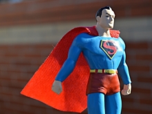 Актриса &laquo;Супергёрл&raquo; показала аниме-постер финального сезона сериала