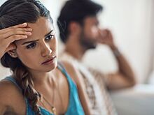 Психолог назвал причину женской тоски по бывшим