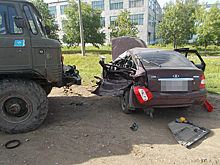 В Башкирии столкнулись легковушка и грузовик, есть погибший