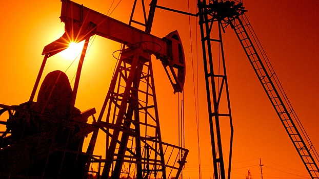 Названы пути заработка за счет потолка цен на нефть
