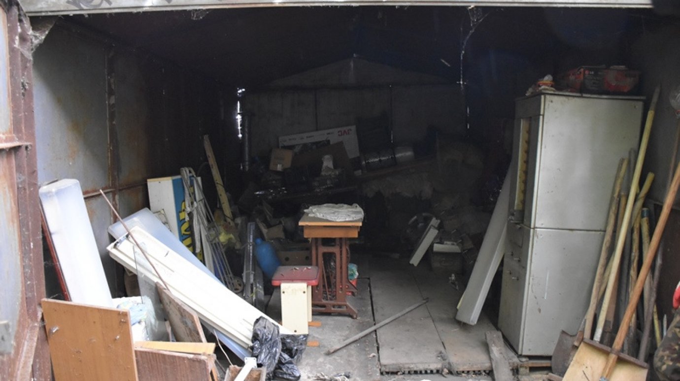 В Терновке начали сносить бесхозные гаражи