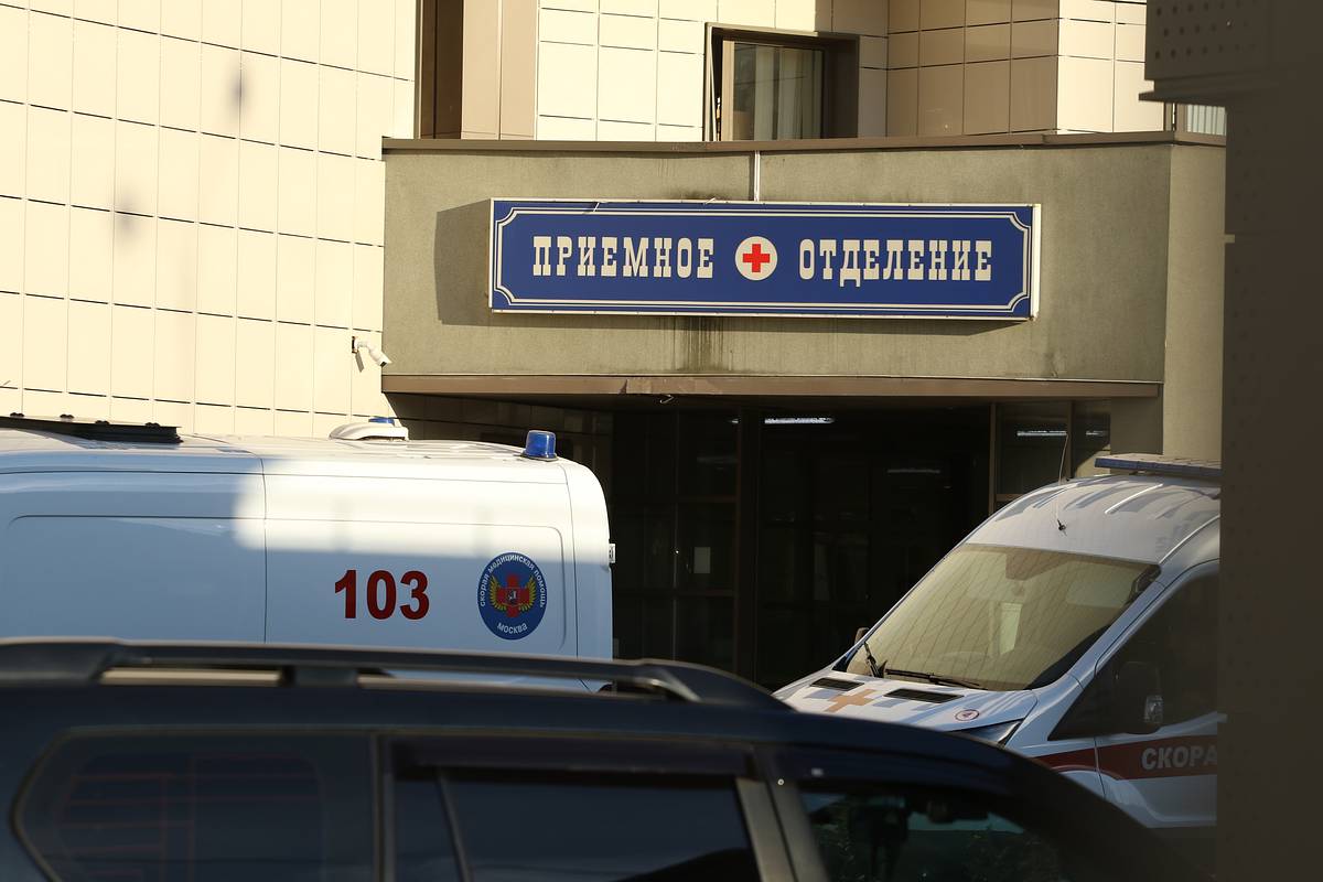 Житель Подмосковья попытался покончить с собой в машине возле поликлиники