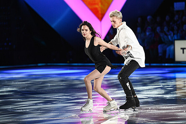 Коляда фигурист костюмы. Фигурное катание от макса ягудина дзен. Фигурное катание от макса ягудина дзен. Косторная и глейхенгауз. Фигурка от максима ягудина дзен.