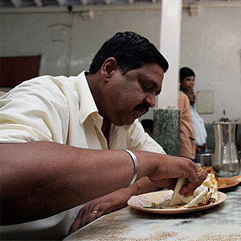 В Индии рестораторы объявили бойкот приложениям по доставке еды. Рассказываем, что их не устраивает