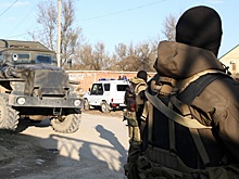 В Буйнакске спецназ начал штурм дома с боевиками