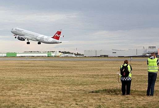 Омичи добрались до Крыма с многочасовым опозданием — аэропорт не принимал рейсы из-за ЧП с самолетом