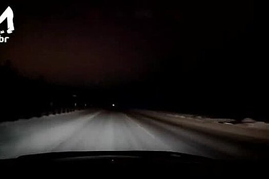 На российской трассе автомобиль насмерть сбил мужчину и попал на видео