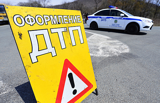 Автобус столкнулся с грузовиком под Псковом