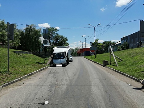 В Ессентуках водитель въехал под опору моста