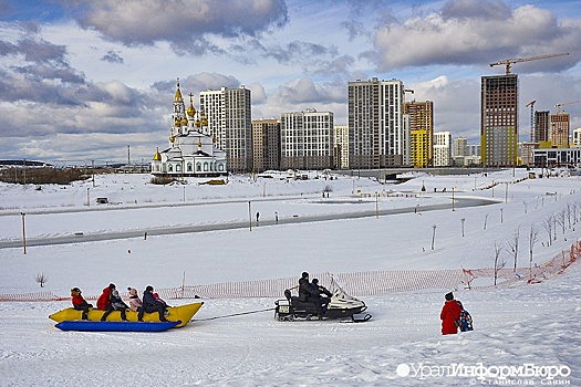 В Преображенском парке Академического ждут красавицу-ель