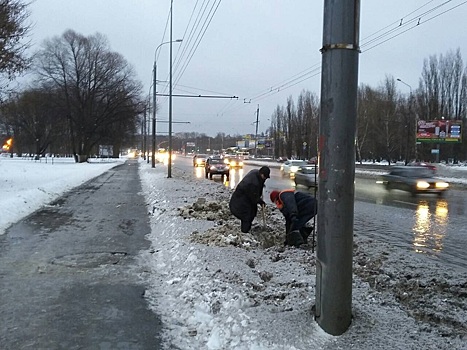 Пензенские коммунальщики прочистили ливневки после снегопада