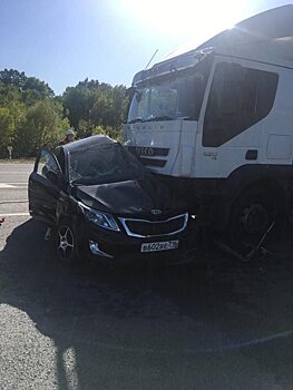 Легковушка из Татарстана попала в смертельное ДТП в Саратовской области