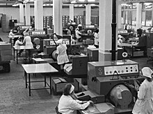 Промышленные гиганты СССР: почему фабрики и заводы оказались обречены?