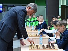 Сергей Галицкий сыграл в шахматы с воспитанниками академии «Краснодара»