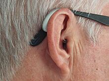 Врач объяснила, почему после 30 лет резко снижается слух