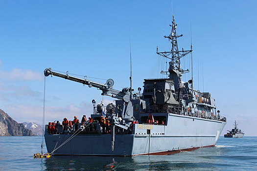 На Камчатке морские тральщики Тихоокеанского флота «Яков Баляев» и «Анатолий Шлемов» провели совместное противоминное учение