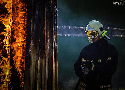 В Москве на территории бывшего завода железобетонных изделий возник пожар