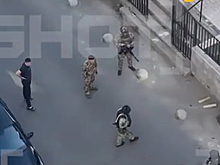 Shot: Силовики проводят обыски у госсекретаря Дагестана Магомедова