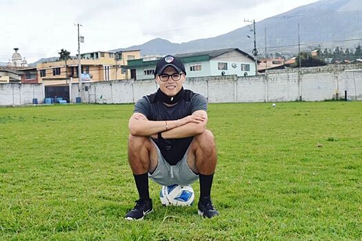История тренера Джо Армаса, в 27 лет вывел Имбабуру в Лигу Эквадора, самый молодой тренер, стажировки в Реале и Аяксе