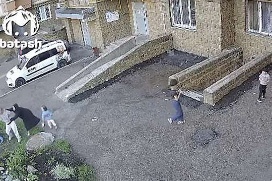 В Уфе женщина в хиджабе напала на местную жительницу на глазах у ее ребенка