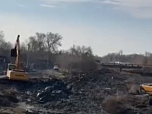 Болотоход вышел на очистку реки Чепрак в Пролетарске