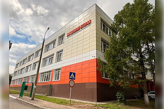 Глава Чебоксар Владимир Доброхотов оценил преображение пришкольной территории НОШ №2