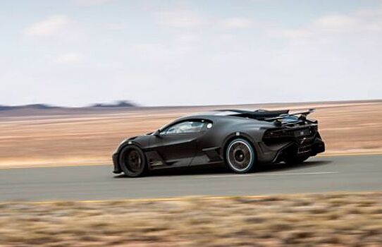 Bugatti Divo проходит тестирование в жаркой пустыне
