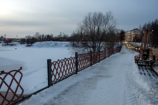 В Петрозаводске дважды за неделю похитили ограду на Пименовском мосту
