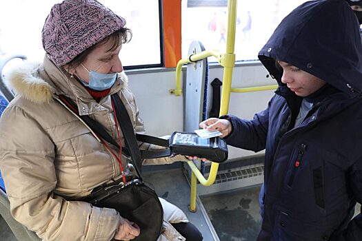 Школьницу высадили из автобуса из-за заблокированной карты в Нижнем Новгороде