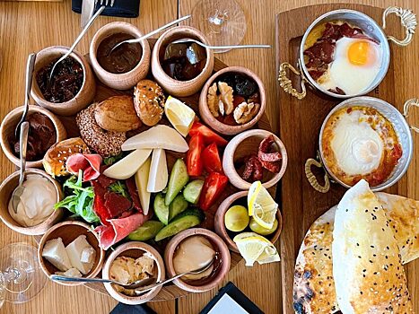 Турецкие завтраки с видом на северное море