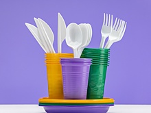 Эксперт рассказала, как правильно мыть пластиковую посуду