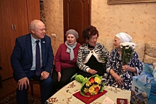 В Калуге участницу войны поздравили с 98-летием