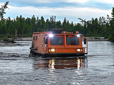 Вездеход с 9 пассажирами упал в озеро в Забайкальском крае