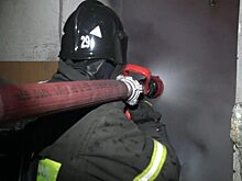 Недалеко от Троицка обрушилась половина горящего дома
