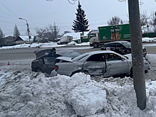 «Тойота» устроила аварию с несколькими машинами в Новосибирске