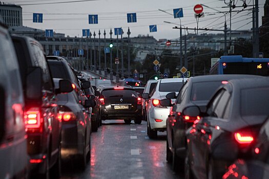 Пробки на дорогах Москвы достигли 9 баллов