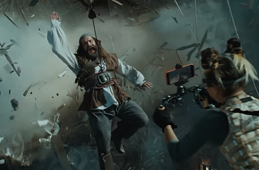 Apple проверяет iPhone 17 Pro на прочность в новом ролике