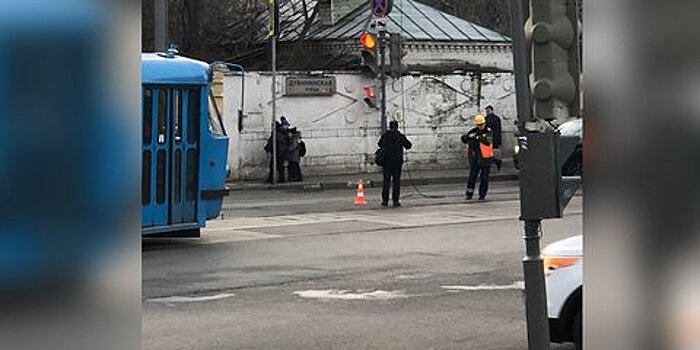 На Дубининской улице приостановлено движение трамваев