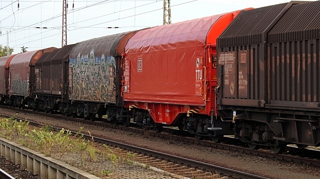 Пьяная жительница Урала угодила под поезд и осталась жива