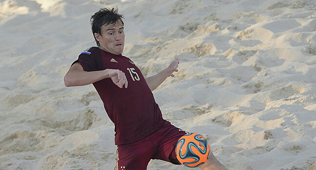 Сборная России по пляжному футболу проиграла бразильцам