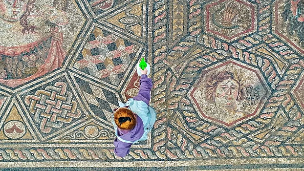 В Турции нашли мозаичные изображение озера  в образе женщины III века
