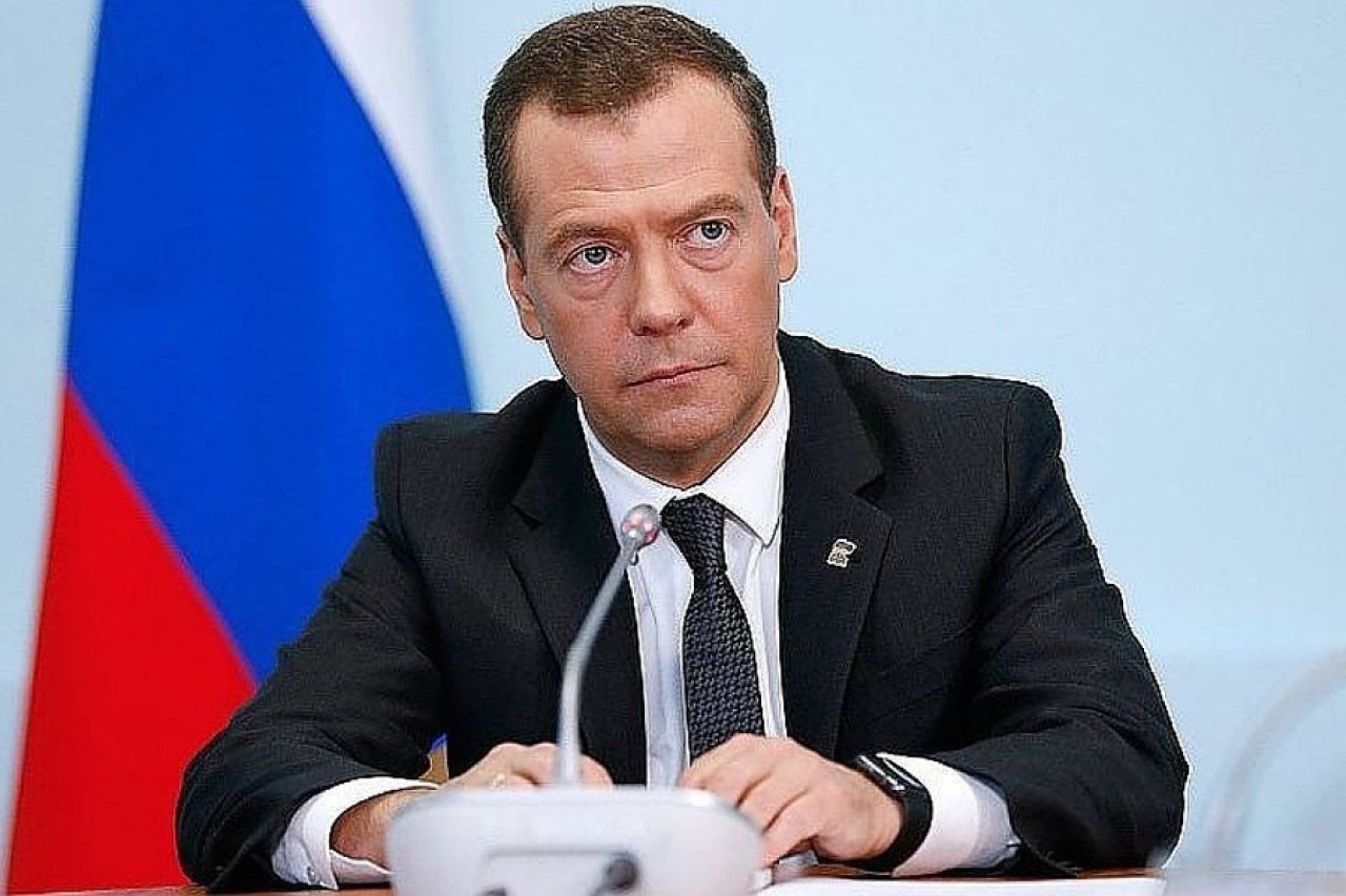 Медведев призвал лишать американцев собственности в России