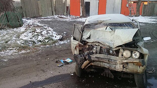 В Заозерном столкнулись автобус и ВАЗ-2106