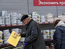 Экономист раскрыл, что заставляет россиян экономить