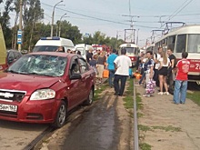 Водитель въехал в толпу пешеходов в Самаре
