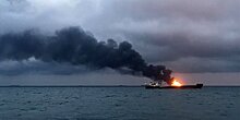 Горящий танкер в Черном море взят на буксир