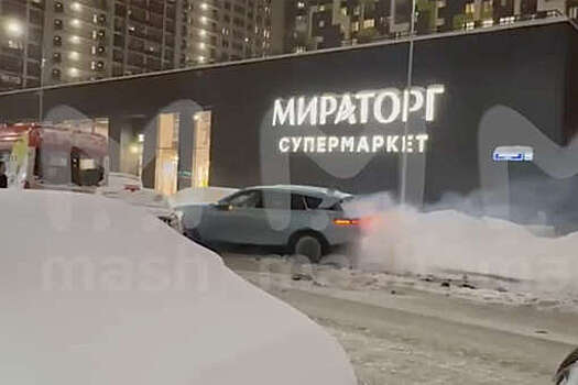 В Москве водитель электромобиля протаранил семь машин