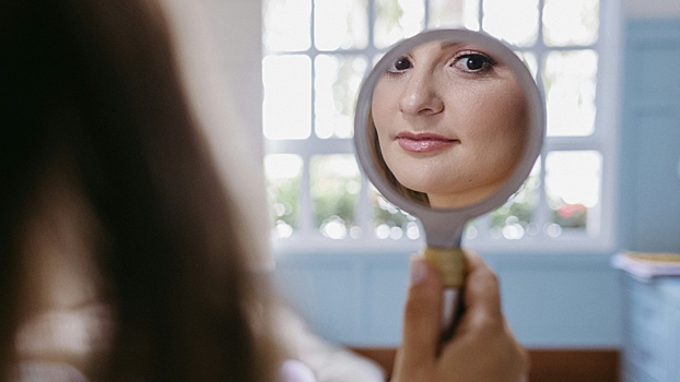 Как убрать морщины вокруг глаз и губ