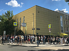 Несколько сотен человек собрались у посольства Белоруссии в Москве