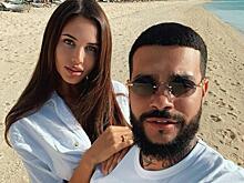 Тимати поделился кадрами праздничной фотосессии с сыном и бывшей возлюбленной